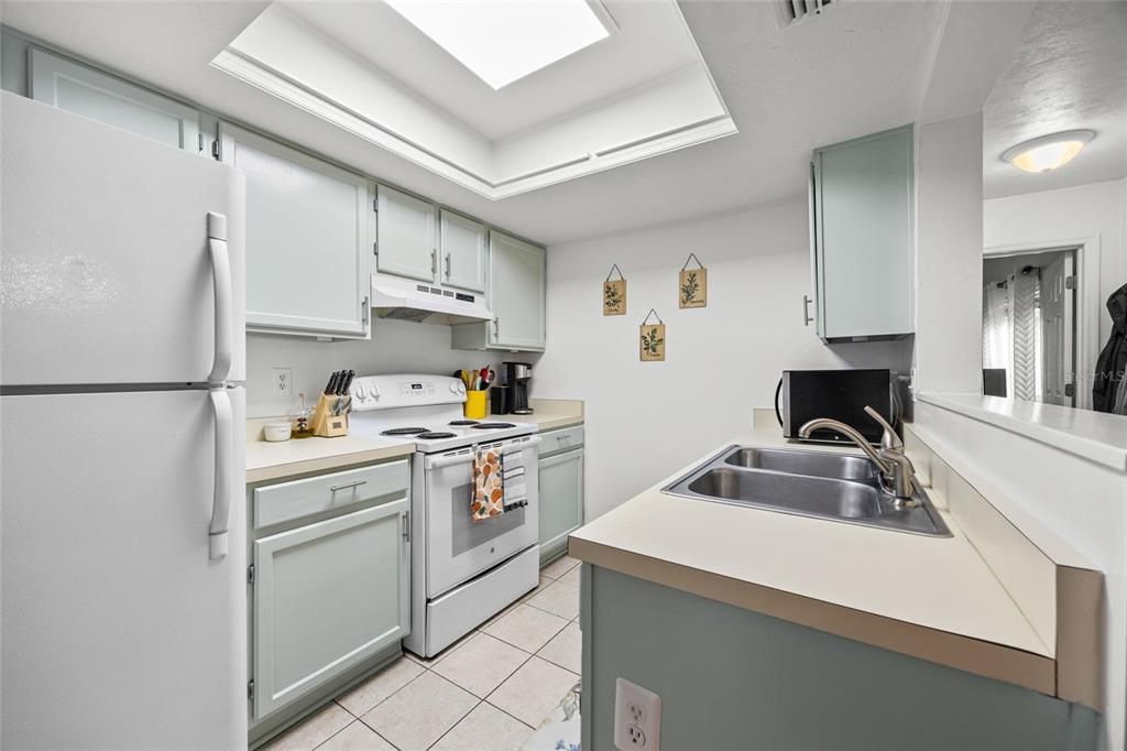 For Sale: $179,500 (2 beds, 2 baths, 1106 Square Feet)