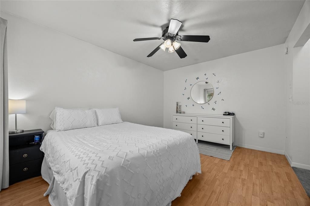 For Sale: $179,500 (2 beds, 2 baths, 1106 Square Feet)