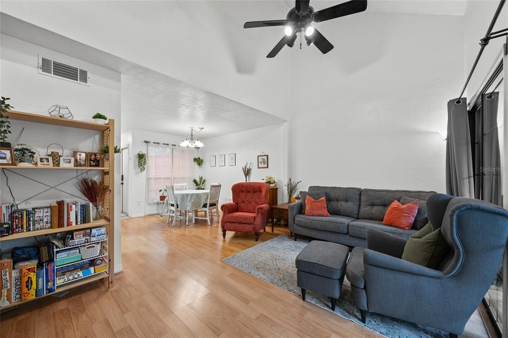 For Sale: $179,500 (2 beds, 2 baths, 1106 Square Feet)