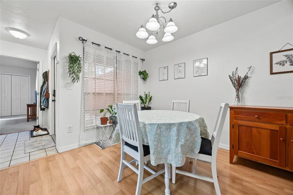 For Sale: $179,500 (2 beds, 2 baths, 1106 Square Feet)