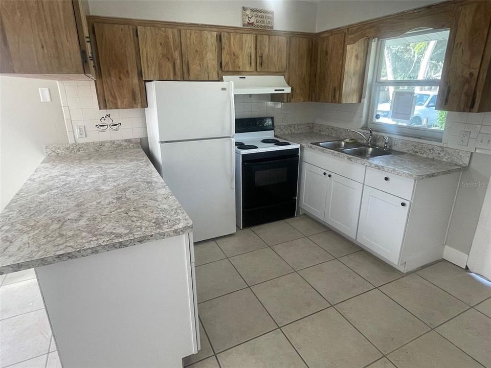 For Rent: $1,250 (2 beds, 1 baths, 900 Square Feet)