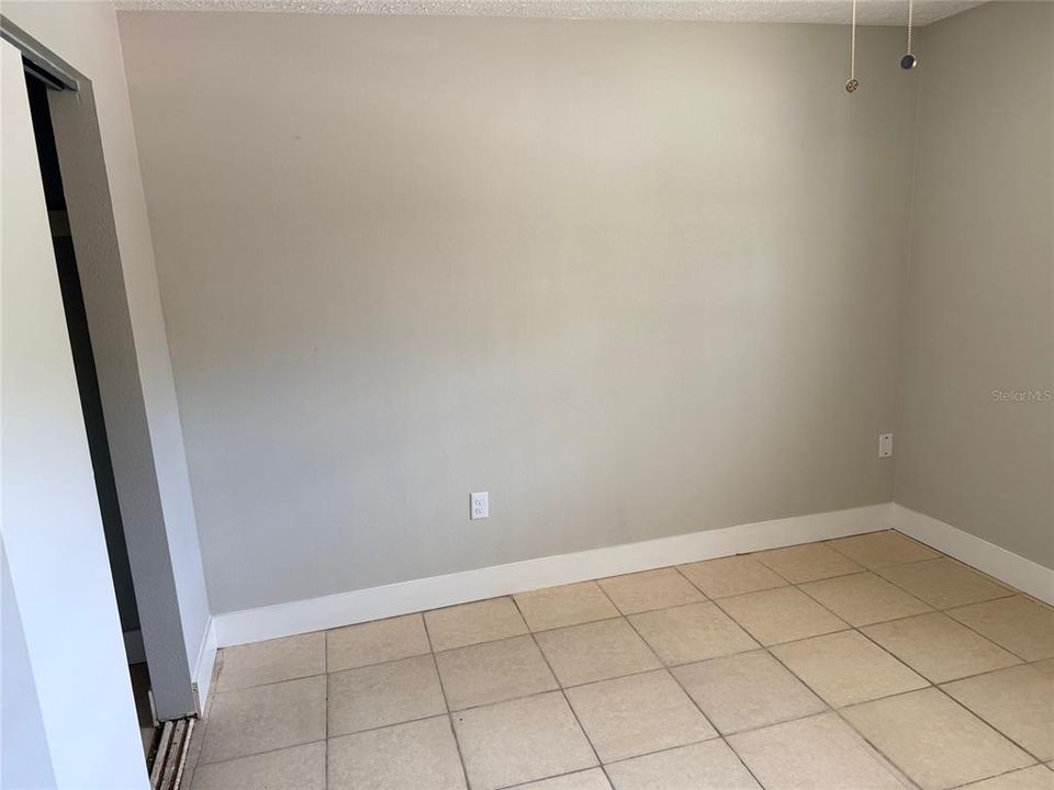 For Rent: $1,250 (2 beds, 1 baths, 900 Square Feet)