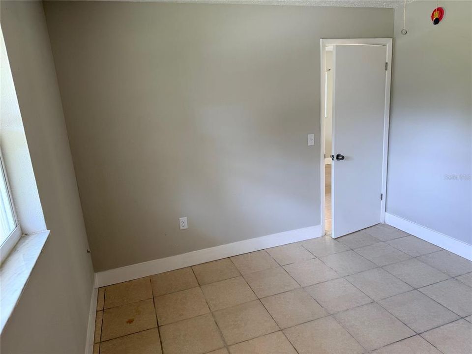 For Rent: $1,250 (2 beds, 1 baths, 900 Square Feet)