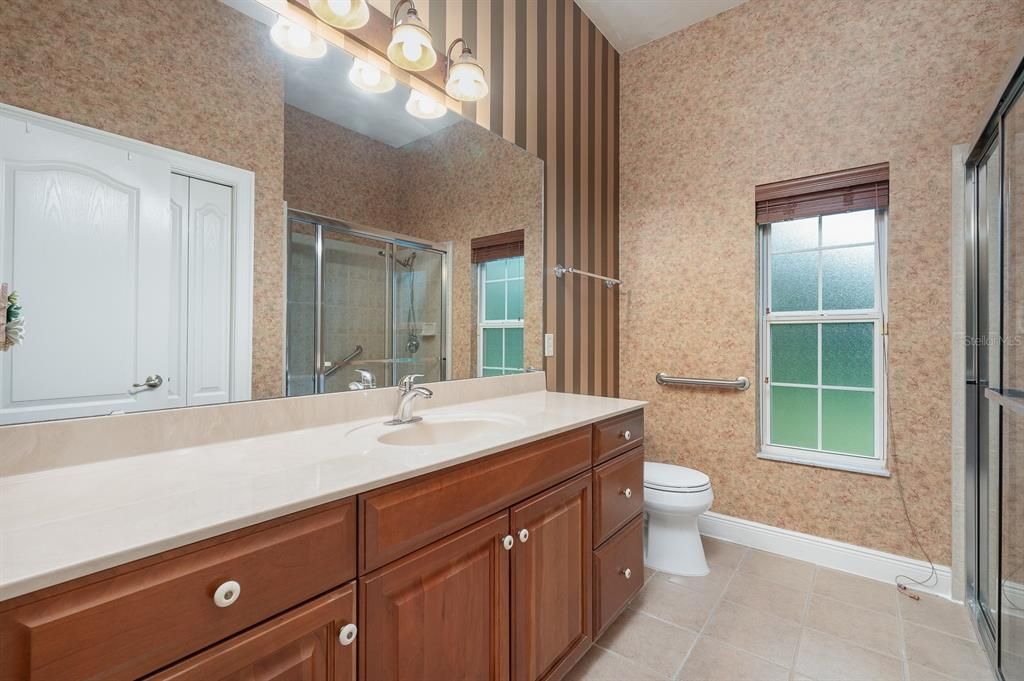 合同活跃: $875,000 (5 贝兹, 5 浴室, 3796 平方英尺)