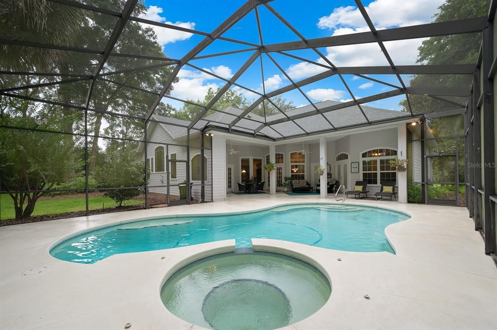 合同活跃: $875,000 (5 贝兹, 5 浴室, 3796 平方英尺)