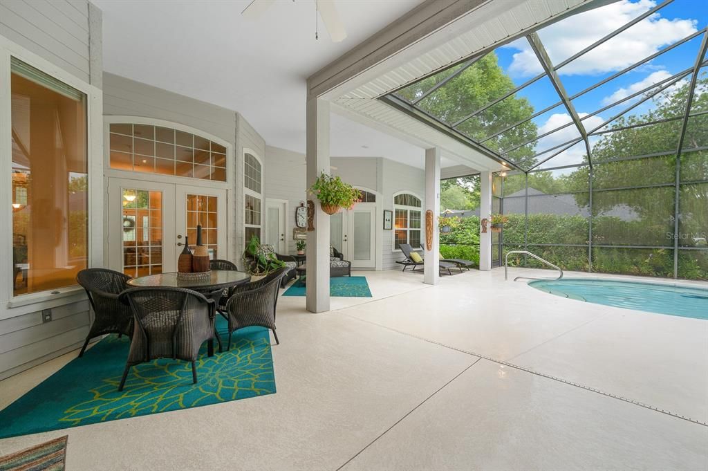 合同活跃: $875,000 (5 贝兹, 5 浴室, 3796 平方英尺)