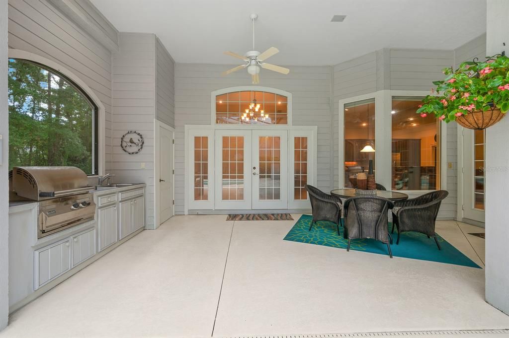 合同活跃: $875,000 (5 贝兹, 5 浴室, 3796 平方英尺)