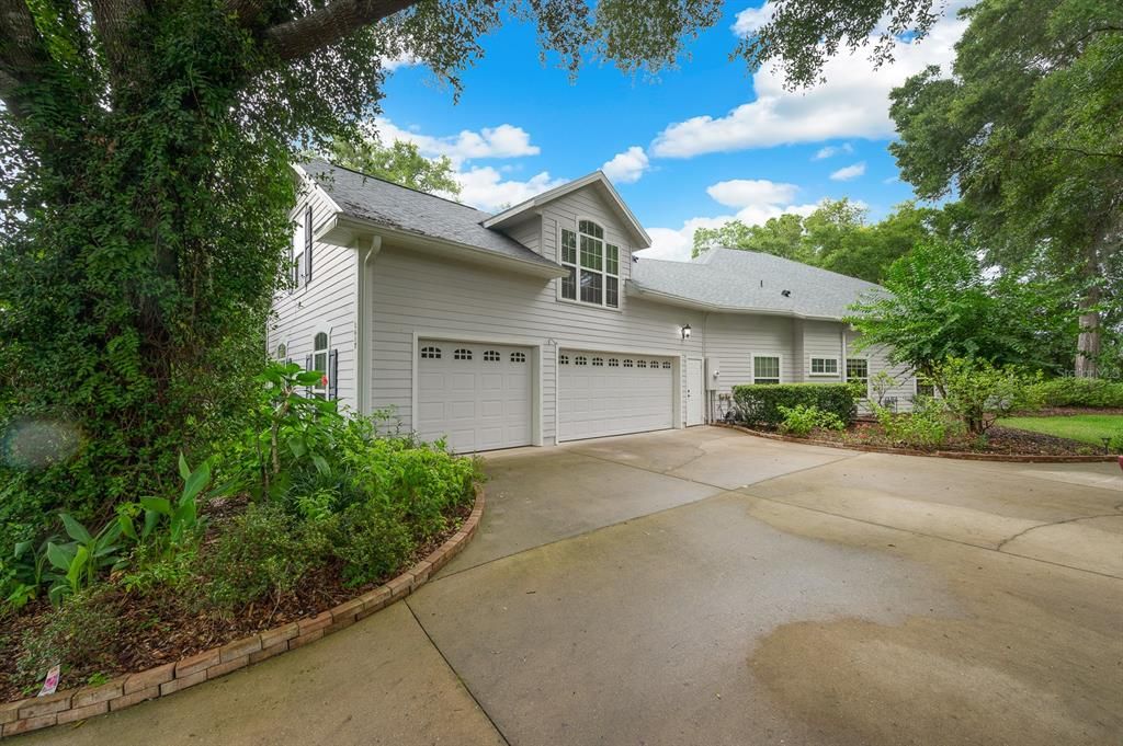 合同活跃: $875,000 (5 贝兹, 5 浴室, 3796 平方英尺)