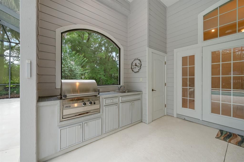 合同活跃: $875,000 (5 贝兹, 5 浴室, 3796 平方英尺)