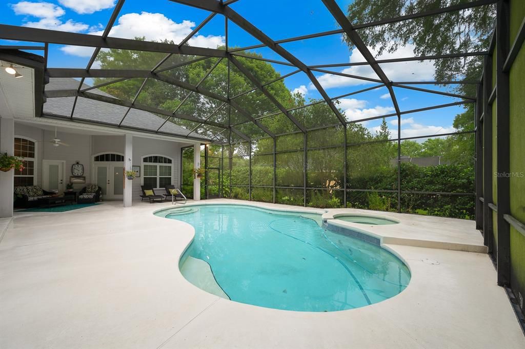 合同活跃: $875,000 (5 贝兹, 5 浴室, 3796 平方英尺)