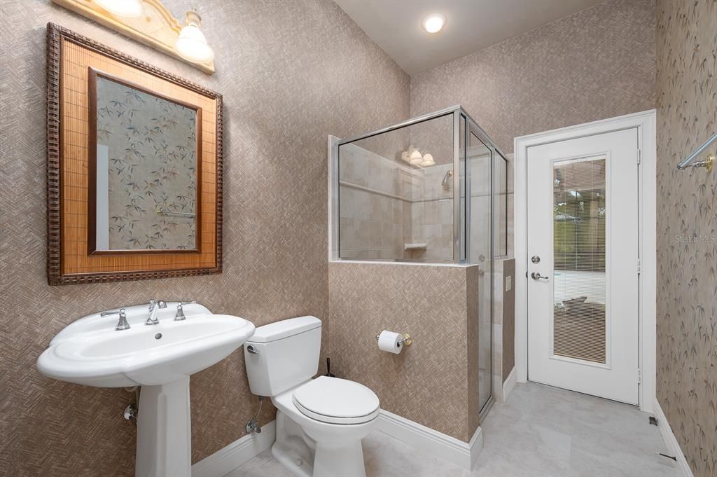 合同活跃: $875,000 (5 贝兹, 5 浴室, 3796 平方英尺)