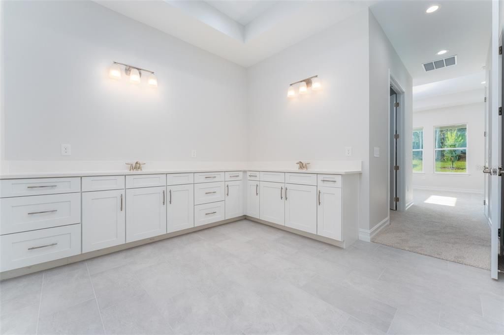 For Sale: $619,900 (3 beds, 3 baths, 2606 Square Feet)