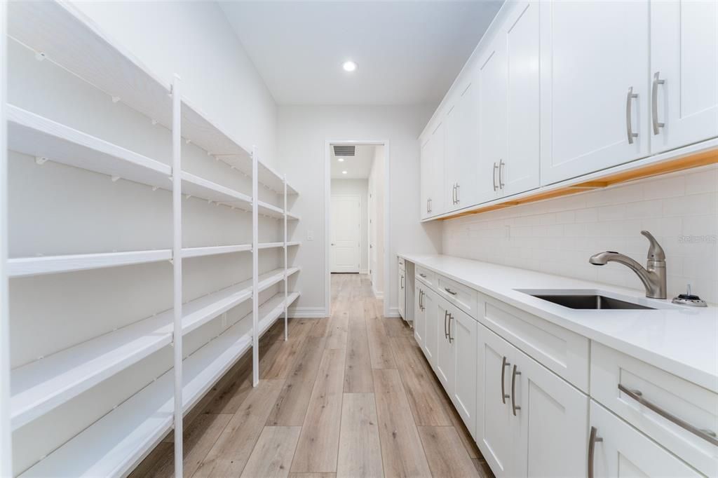 For Sale: $619,900 (3 beds, 3 baths, 2606 Square Feet)