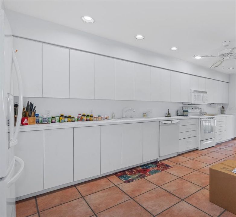 For Sale: $315,000 (2 beds, 2 baths, 1845 Square Feet)