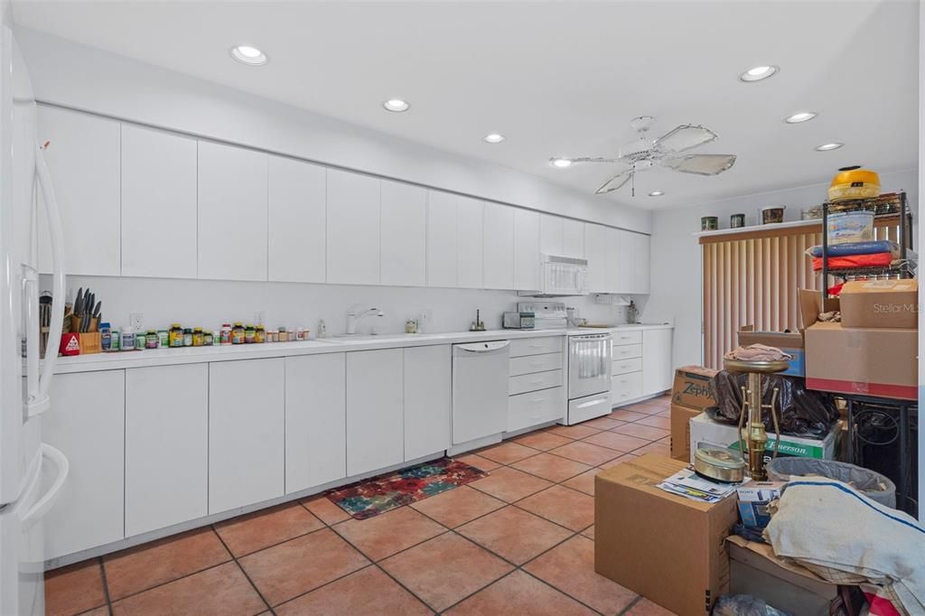 For Sale: $315,000 (2 beds, 2 baths, 1845 Square Feet)