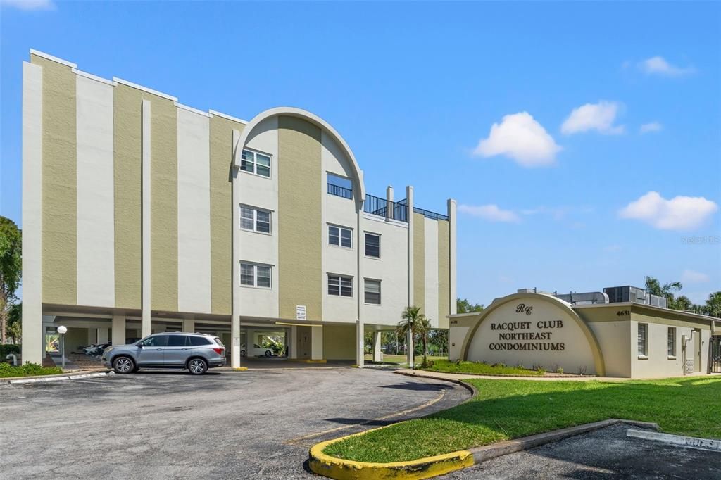 Недавно продано: $265,000 (2 спален, 2 ванн, 1050 Квадратных фут)