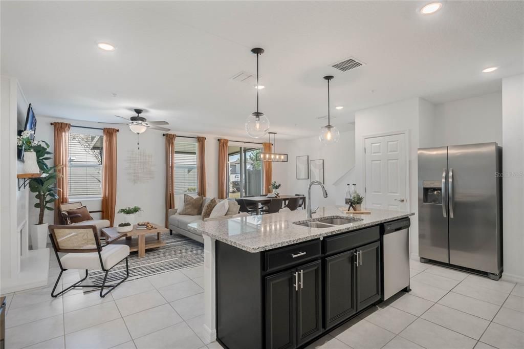 Active With Contract: $360,000 (3 beds, 2 baths, 1714 Square Feet)