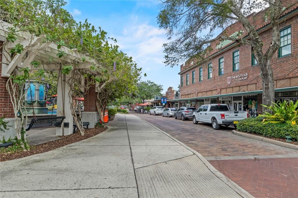 Active With Contract: $360,000 (3 beds, 2 baths, 1714 Square Feet)