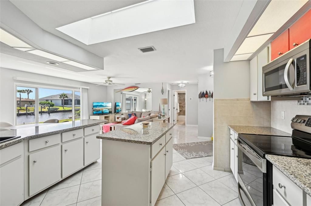 Под контрактом: $499,000 (2 спален, 2 ванн, 1516 Квадратных фут)