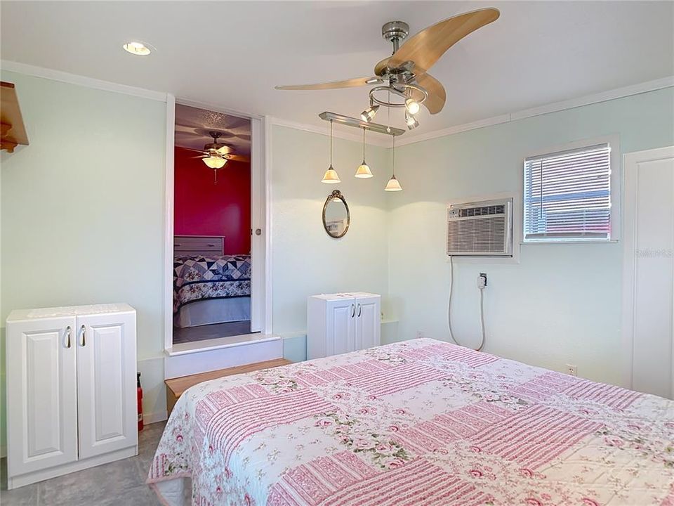 На продажу: $139,000 (2 спален, 2 ванн, 1040 Квадратных фут)