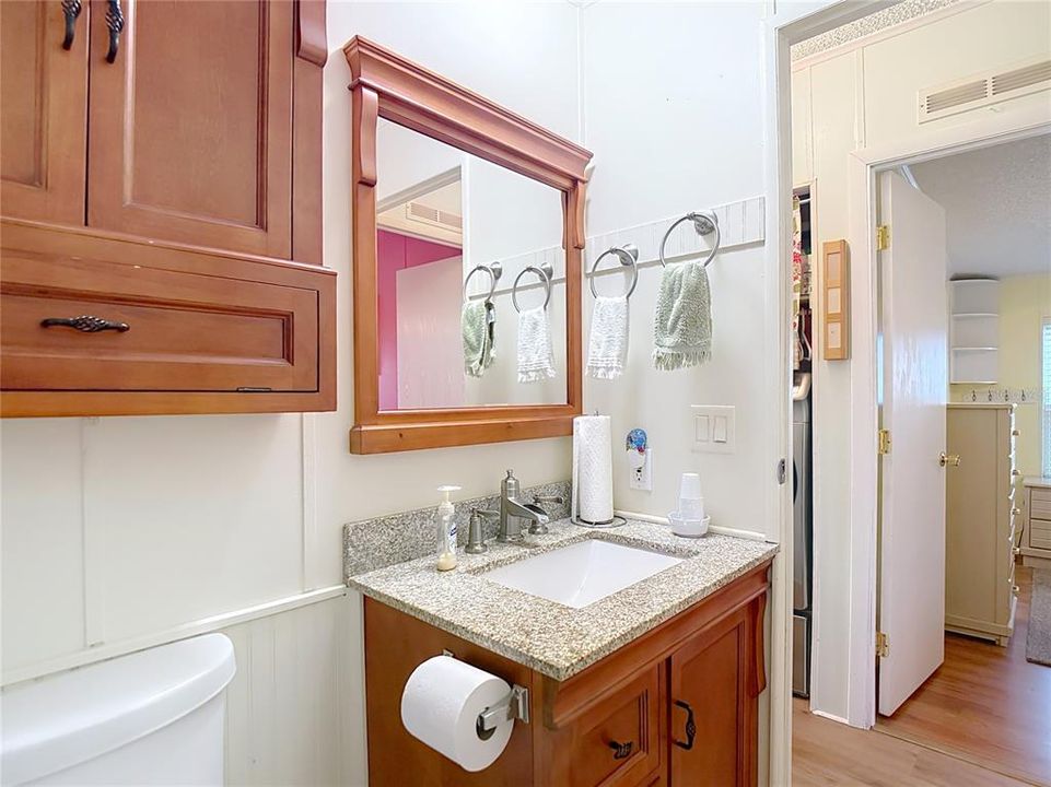 На продажу: $139,000 (2 спален, 2 ванн, 1040 Квадратных фут)