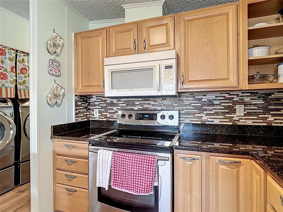 На продажу: $139,000 (2 спален, 2 ванн, 1040 Квадратных фут)