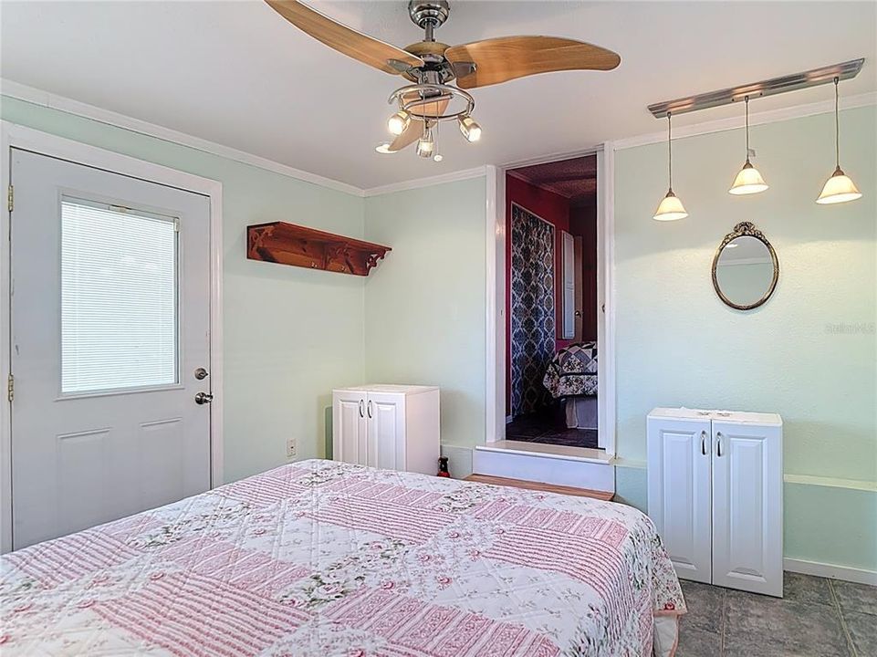 На продажу: $139,000 (2 спален, 2 ванн, 1040 Квадратных фут)