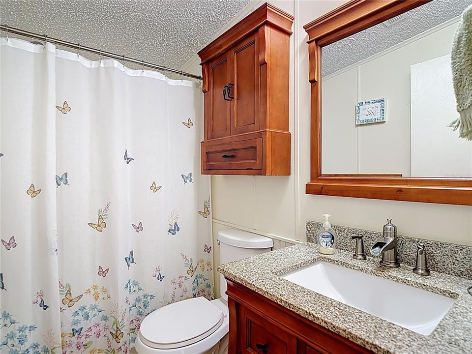 На продажу: $139,000 (2 спален, 2 ванн, 1040 Квадратных фут)