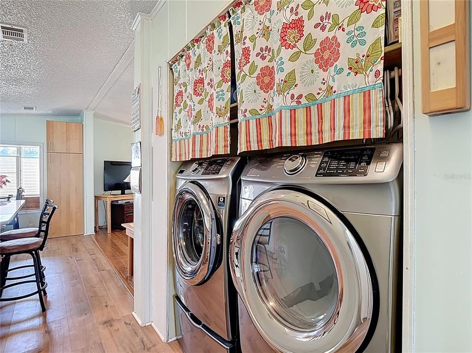 На продажу: $139,000 (2 спален, 2 ванн, 1040 Квадратных фут)