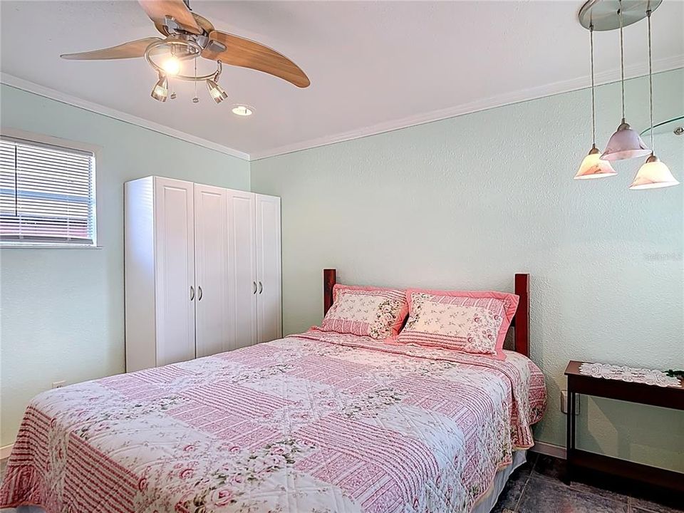 На продажу: $139,000 (2 спален, 2 ванн, 1040 Квадратных фут)