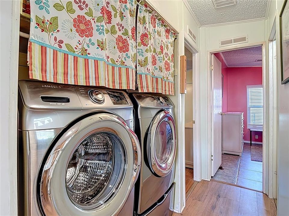 На продажу: $139,000 (2 спален, 2 ванн, 1040 Квадратных фут)