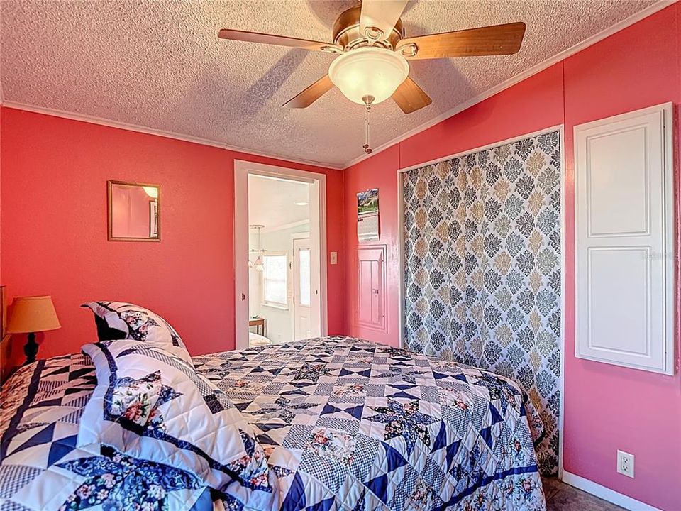 На продажу: $139,000 (2 спален, 2 ванн, 1040 Квадратных фут)