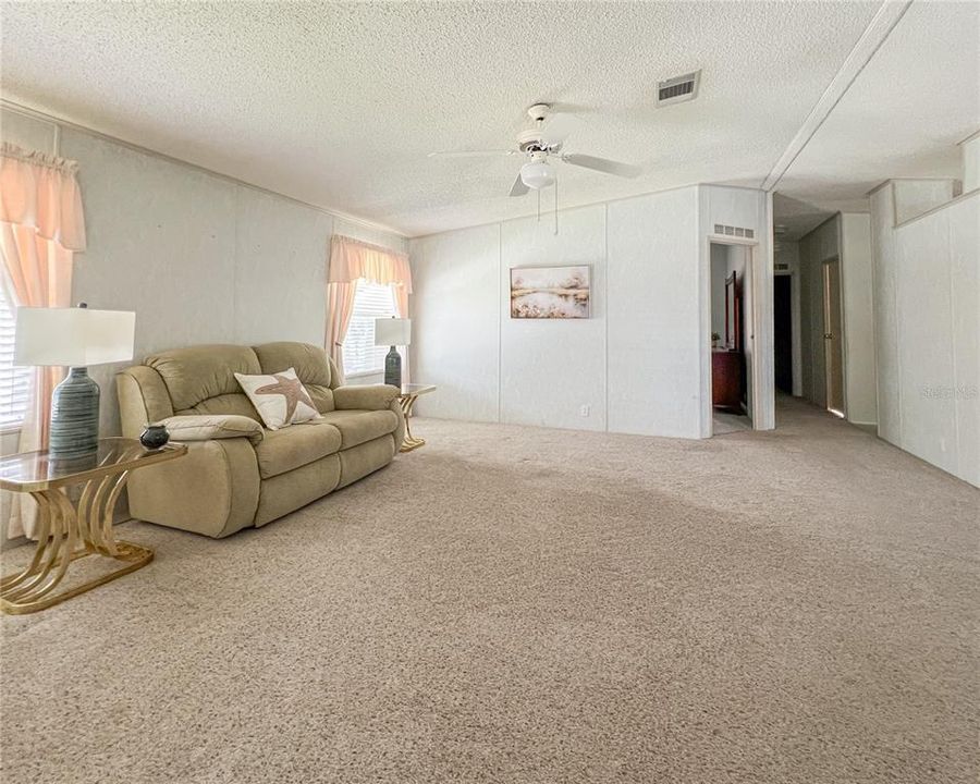 Activo con contrato: $143,000 (2 camas, 2 baños, 1288 Pies cuadrados)