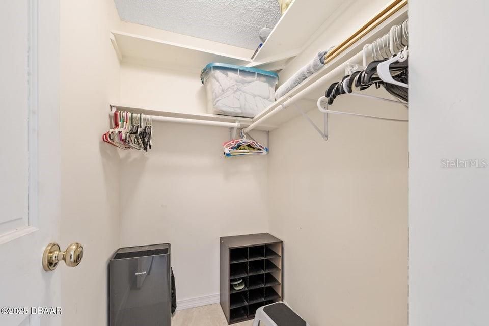 For Sale: $449,900 (2 beds, 2 baths, 1275 Square Feet)