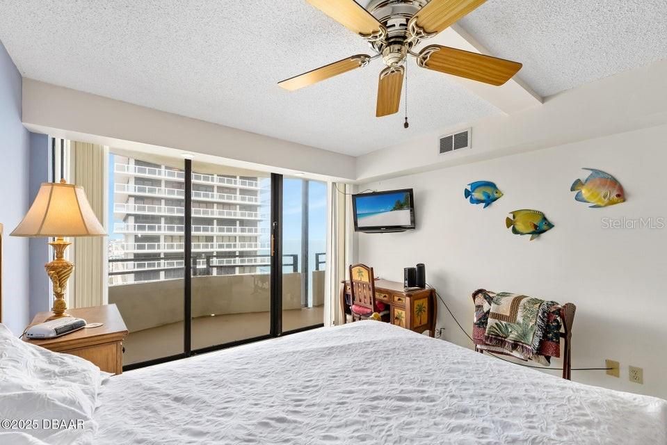 For Sale: $449,900 (2 beds, 2 baths, 1275 Square Feet)