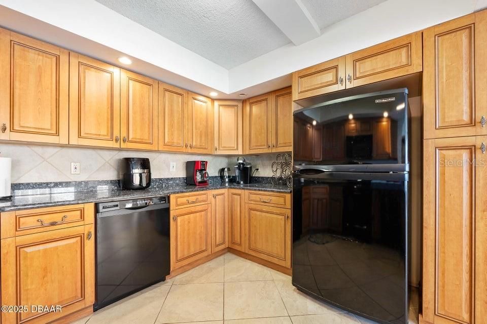 For Sale: $449,900 (2 beds, 2 baths, 1275 Square Feet)