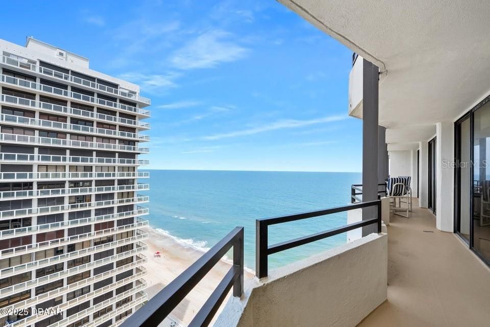 For Sale: $449,900 (2 beds, 2 baths, 1275 Square Feet)