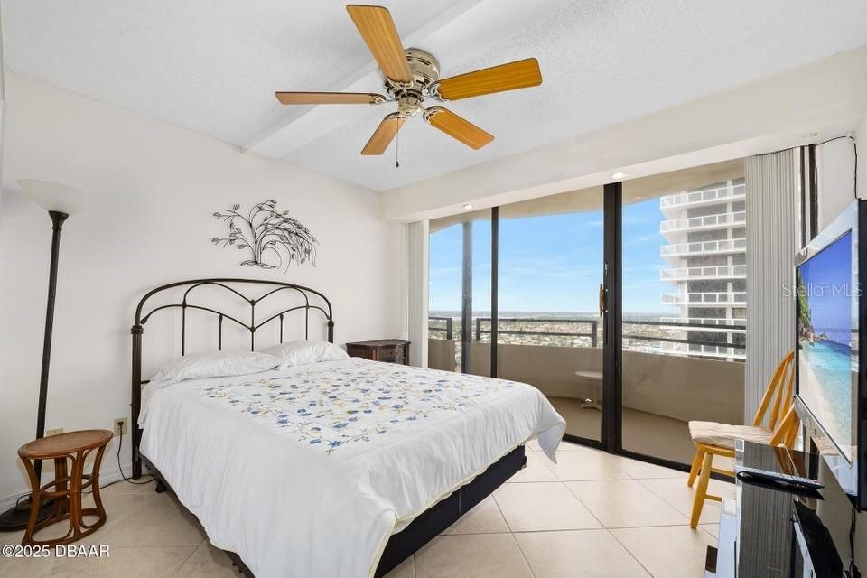 For Sale: $449,900 (2 beds, 2 baths, 1275 Square Feet)