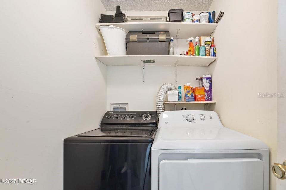 For Sale: $449,900 (2 beds, 2 baths, 1275 Square Feet)