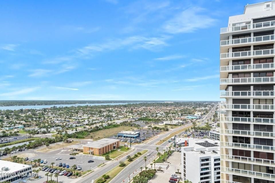 For Sale: $449,900 (2 beds, 2 baths, 1275 Square Feet)