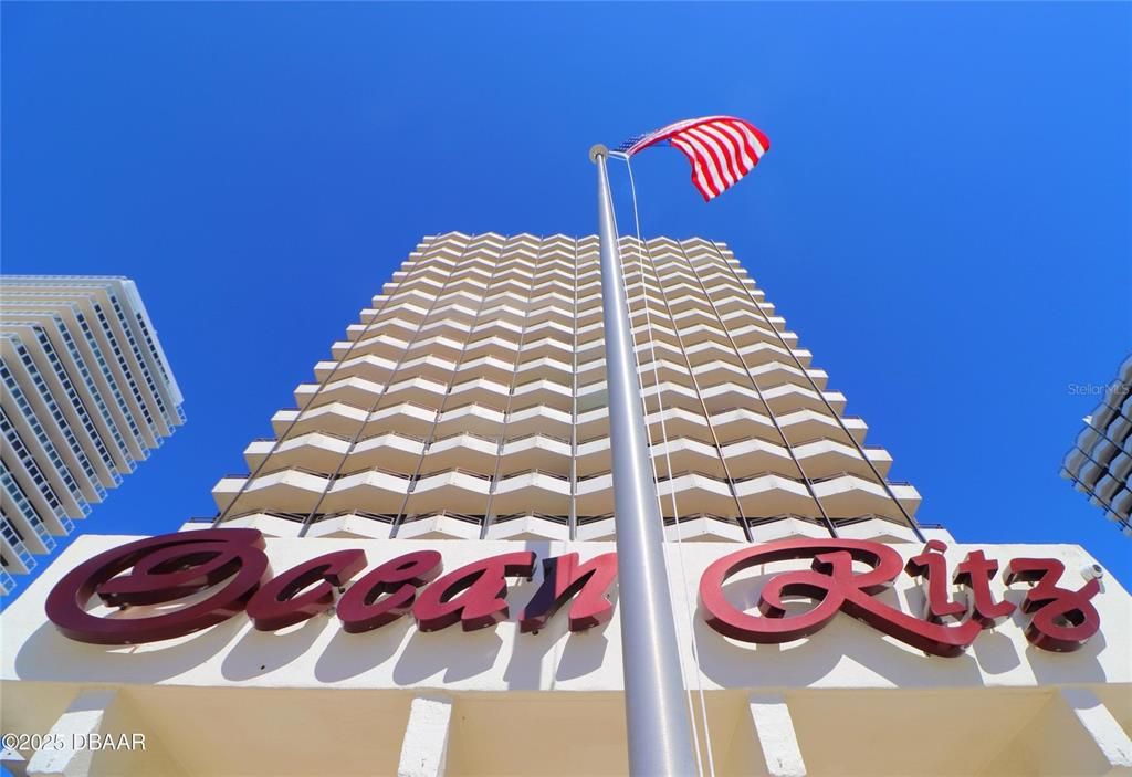 For Sale: $449,900 (2 beds, 2 baths, 1275 Square Feet)