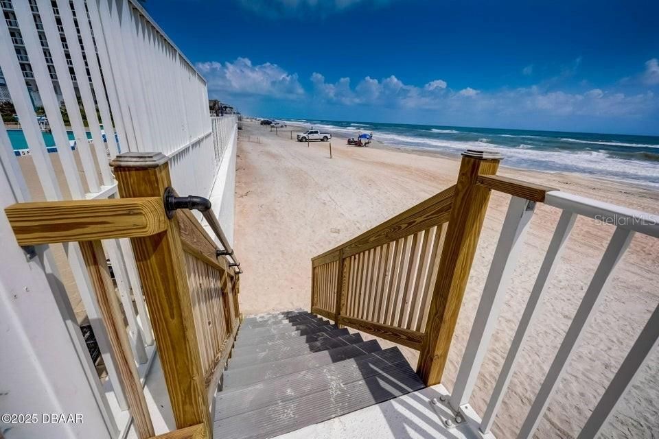 For Sale: $449,900 (2 beds, 2 baths, 1275 Square Feet)