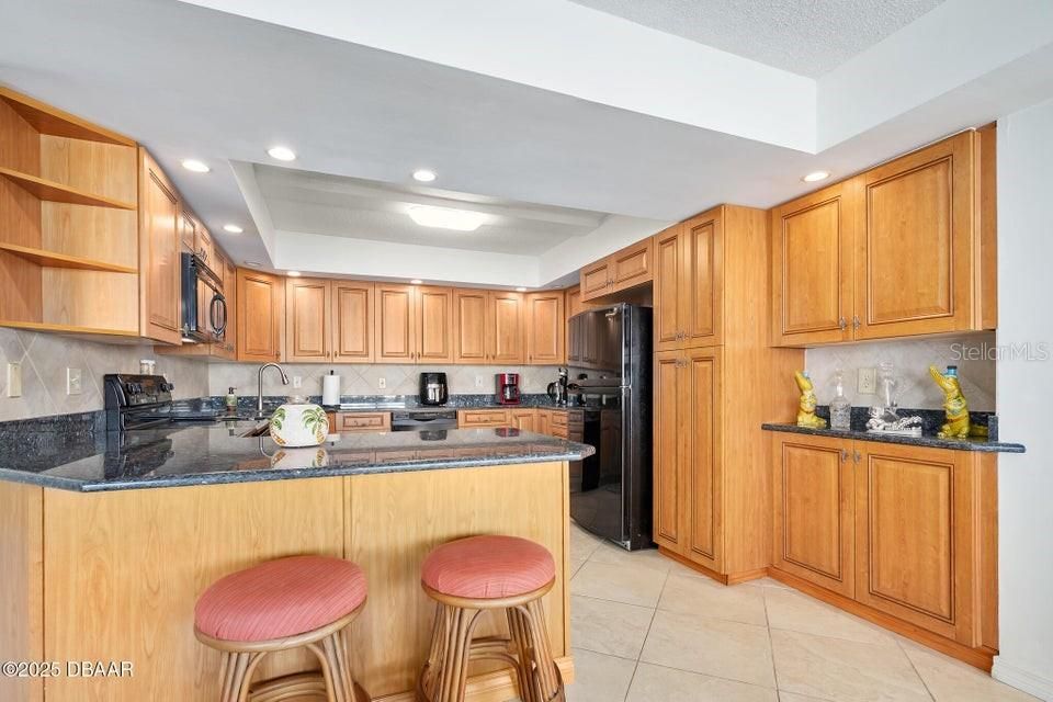 For Sale: $449,900 (2 beds, 2 baths, 1275 Square Feet)