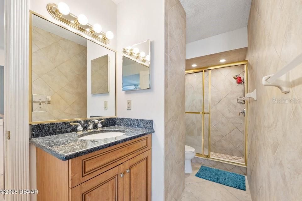 For Sale: $449,900 (2 beds, 2 baths, 1275 Square Feet)