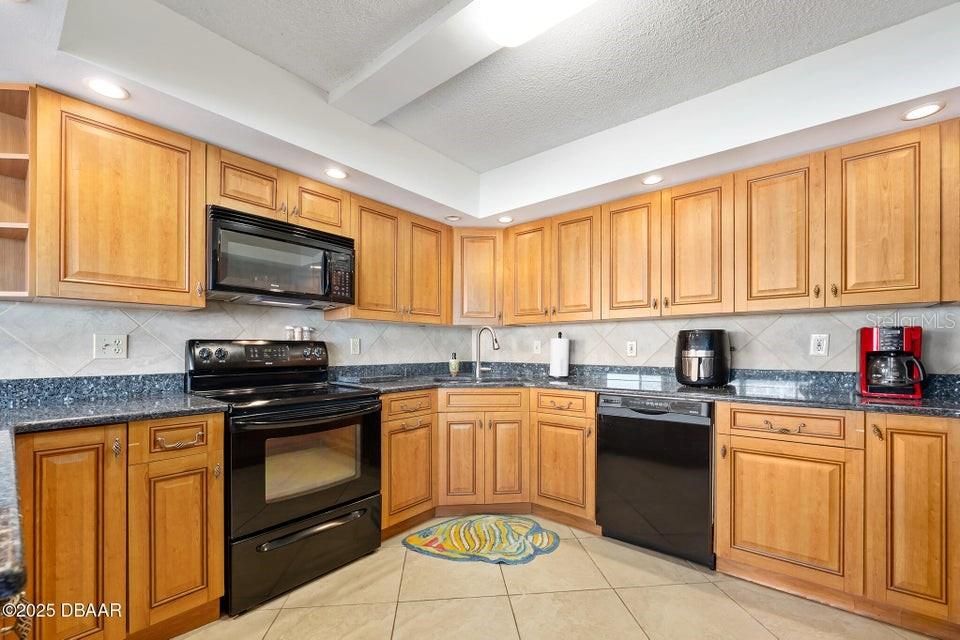 For Sale: $449,900 (2 beds, 2 baths, 1275 Square Feet)