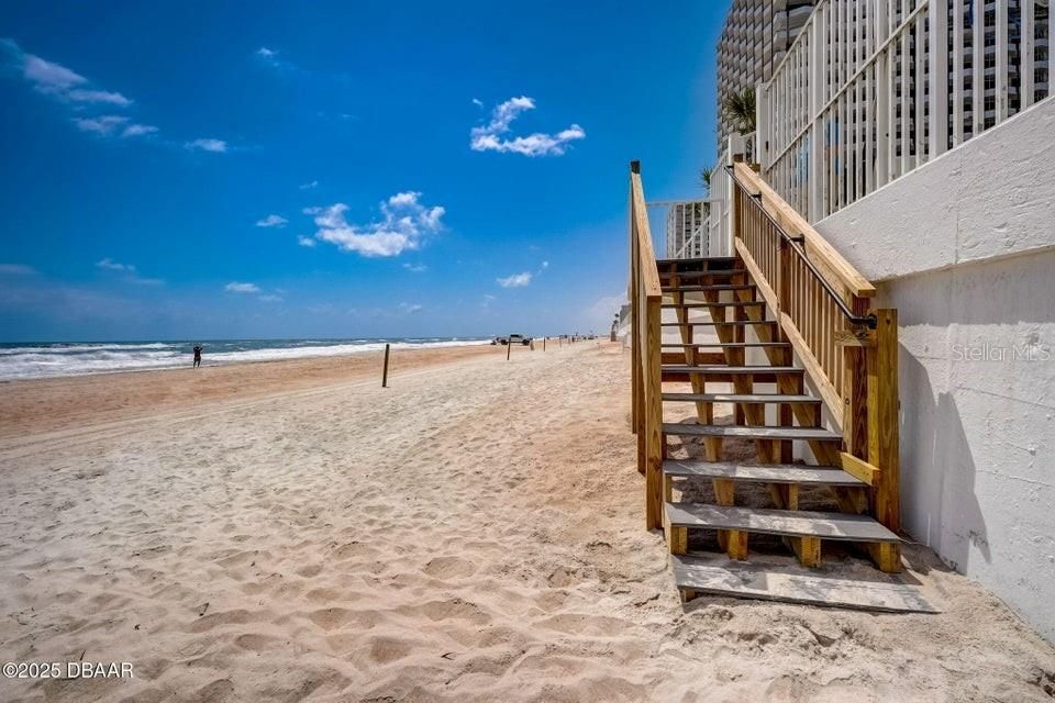 For Sale: $449,900 (2 beds, 2 baths, 1275 Square Feet)