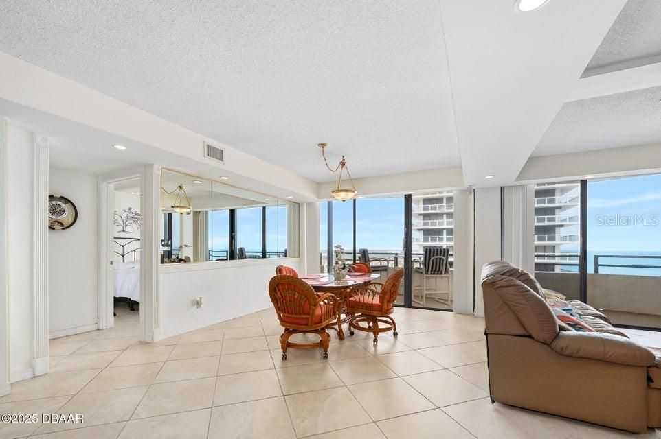 For Sale: $449,900 (2 beds, 2 baths, 1275 Square Feet)