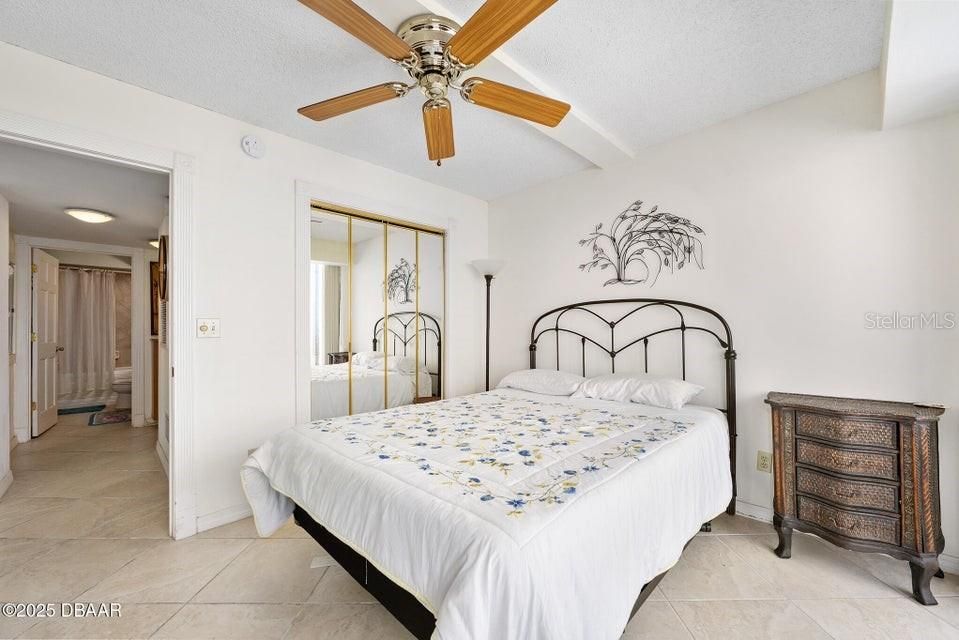 For Sale: $449,900 (2 beds, 2 baths, 1275 Square Feet)