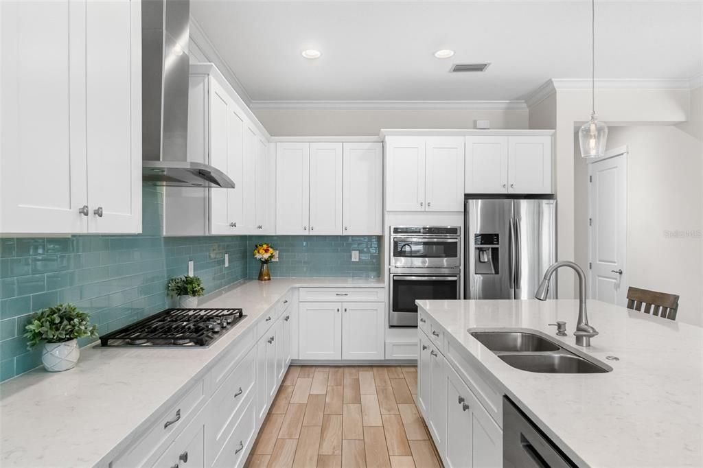 Activo con contrato: $1,050,000 (5 camas, 3 baños, 3938 Pies cuadrados)