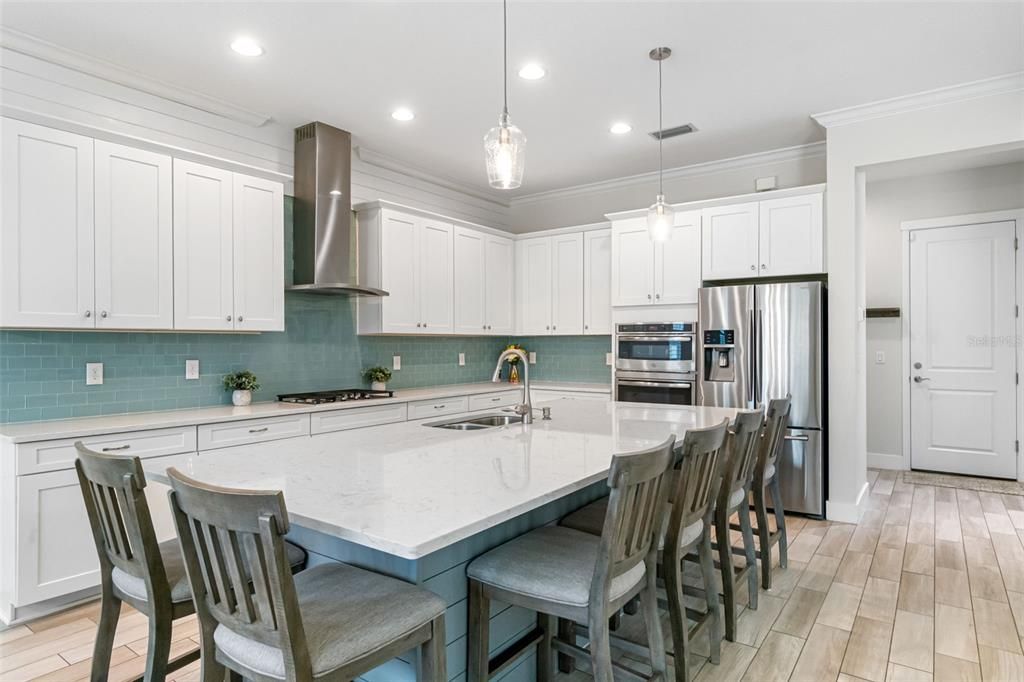 Activo con contrato: $1,050,000 (5 camas, 3 baños, 3938 Pies cuadrados)